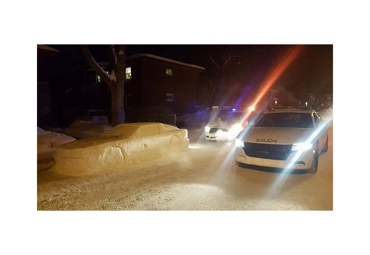 Curiosidades y noticias: Multan un coche de nieve